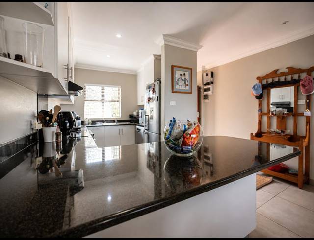 4 BEDROOM APARTMENT TO LET IN BALLITO CENTRAL